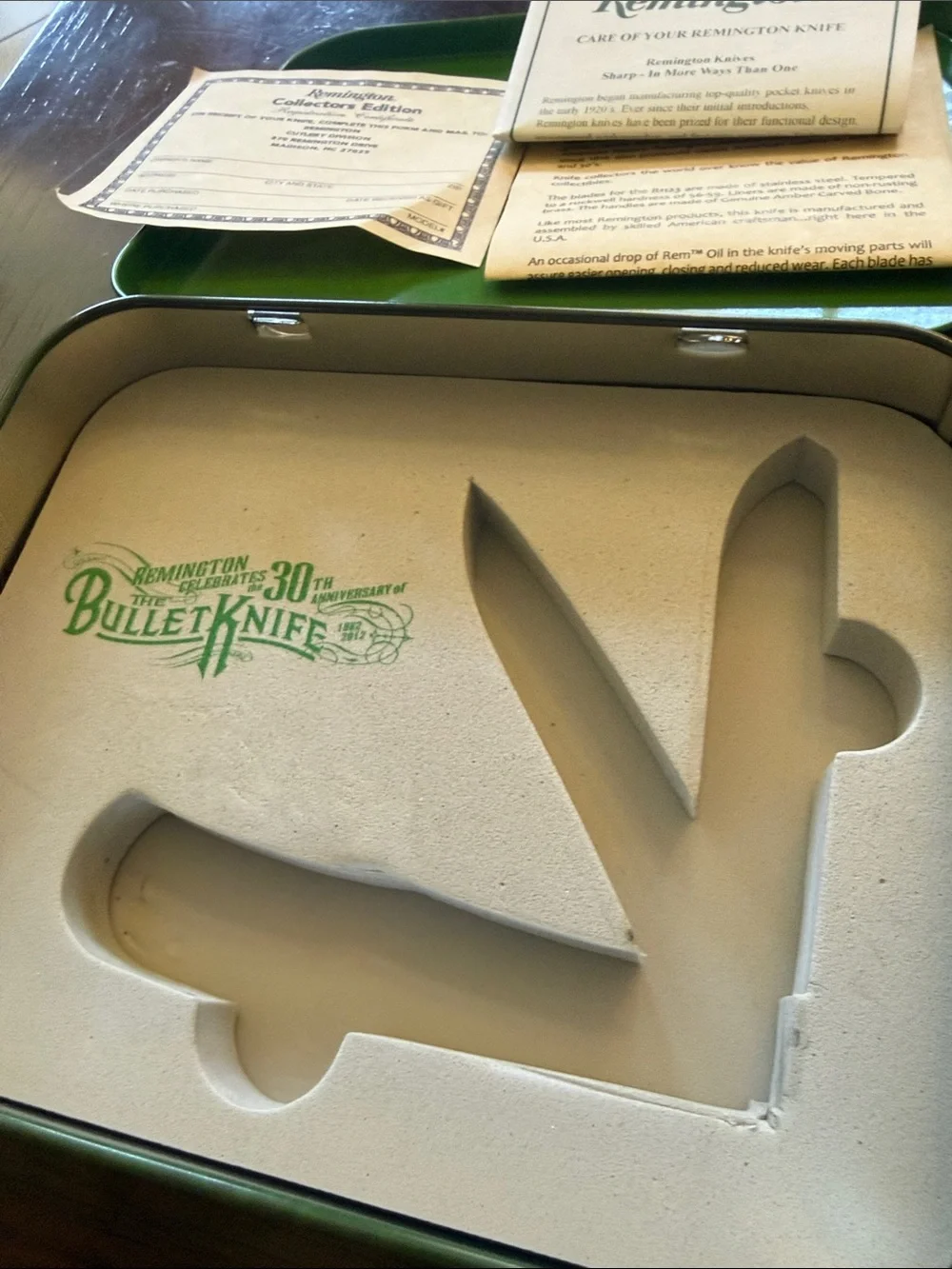 Remington The Bullet Knife 30th Anniversary Decorative Tin -Brown 2012  R1123set